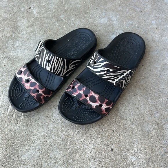 Crocs animal print women’s sandals size 6 - Picture 2 of 5